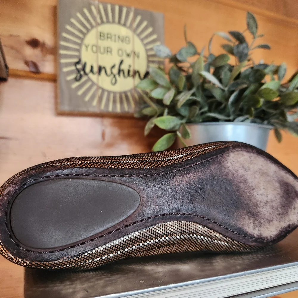 Via Spiga 💜 Ballet Flats Point Toe Gold Brown Metallic Leather Shoes Bow 5.5 M‎
